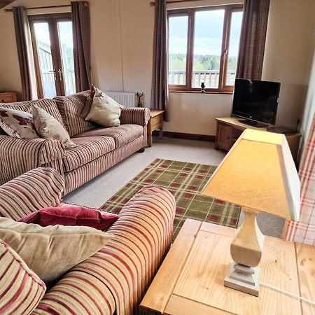 Lomond 5 With Private Hot Tub - Fife - Loch Leven - Lomond Hills - Pet Friendly Villa Kelty Exterior photo