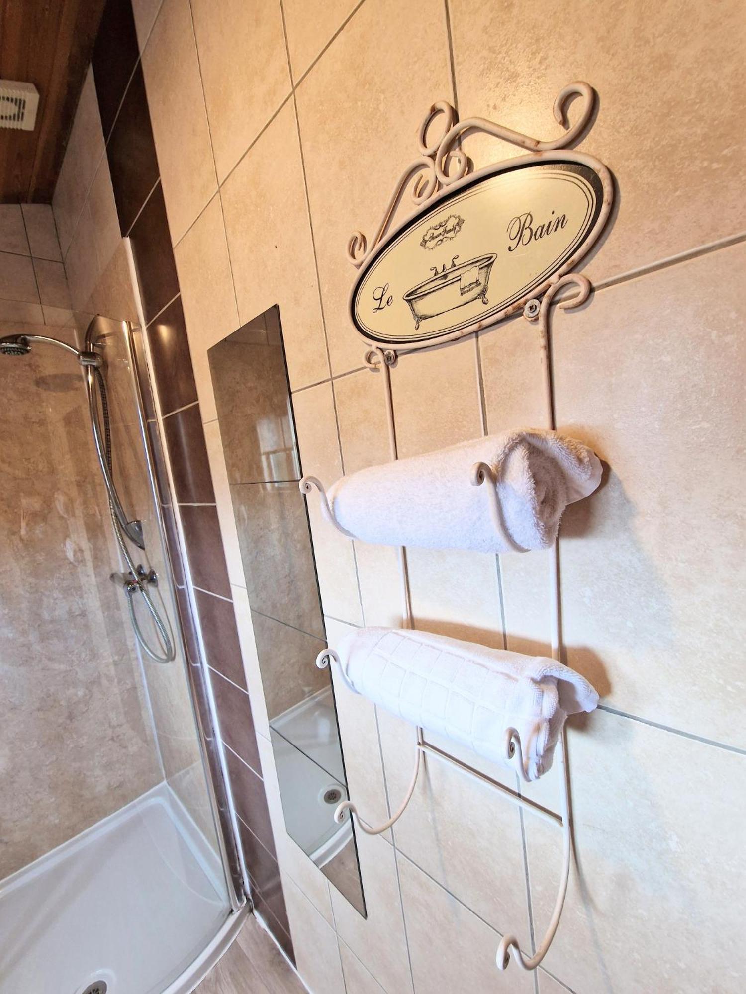 Lomond 5 With Private Hot Tub - Fife - Loch Leven - Lomond Hills - Pet Friendly Villa Kelty Exterior photo