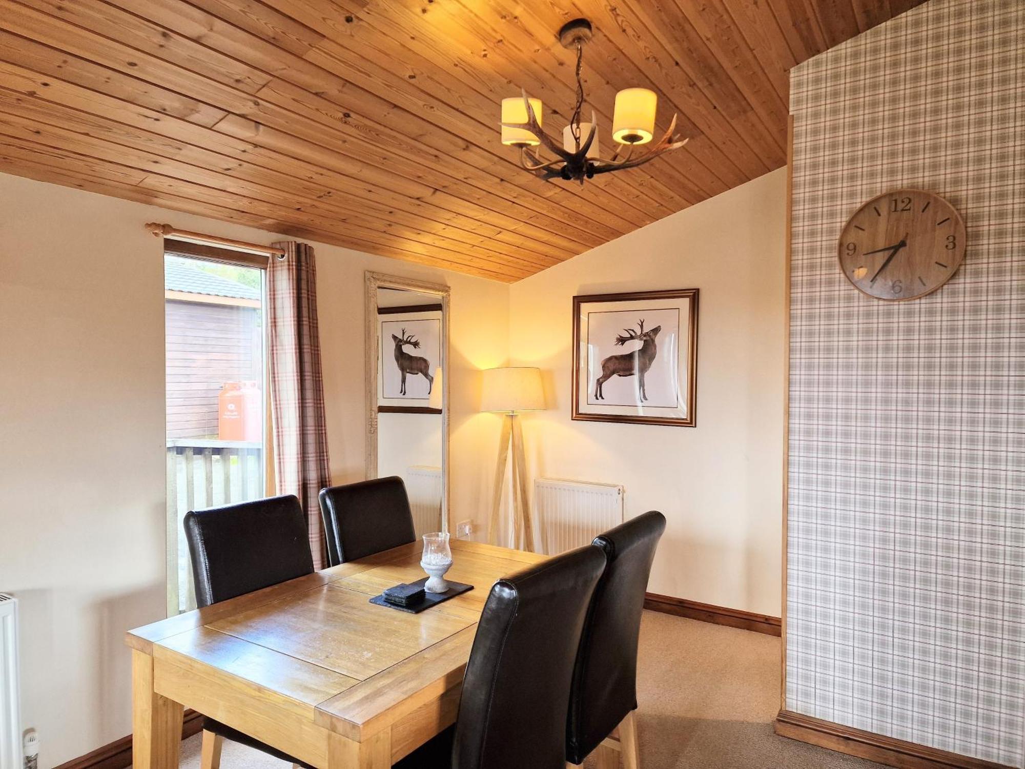 Lomond 5 With Private Hot Tub - Fife - Loch Leven - Lomond Hills - Pet Friendly Villa Kelty Exterior photo