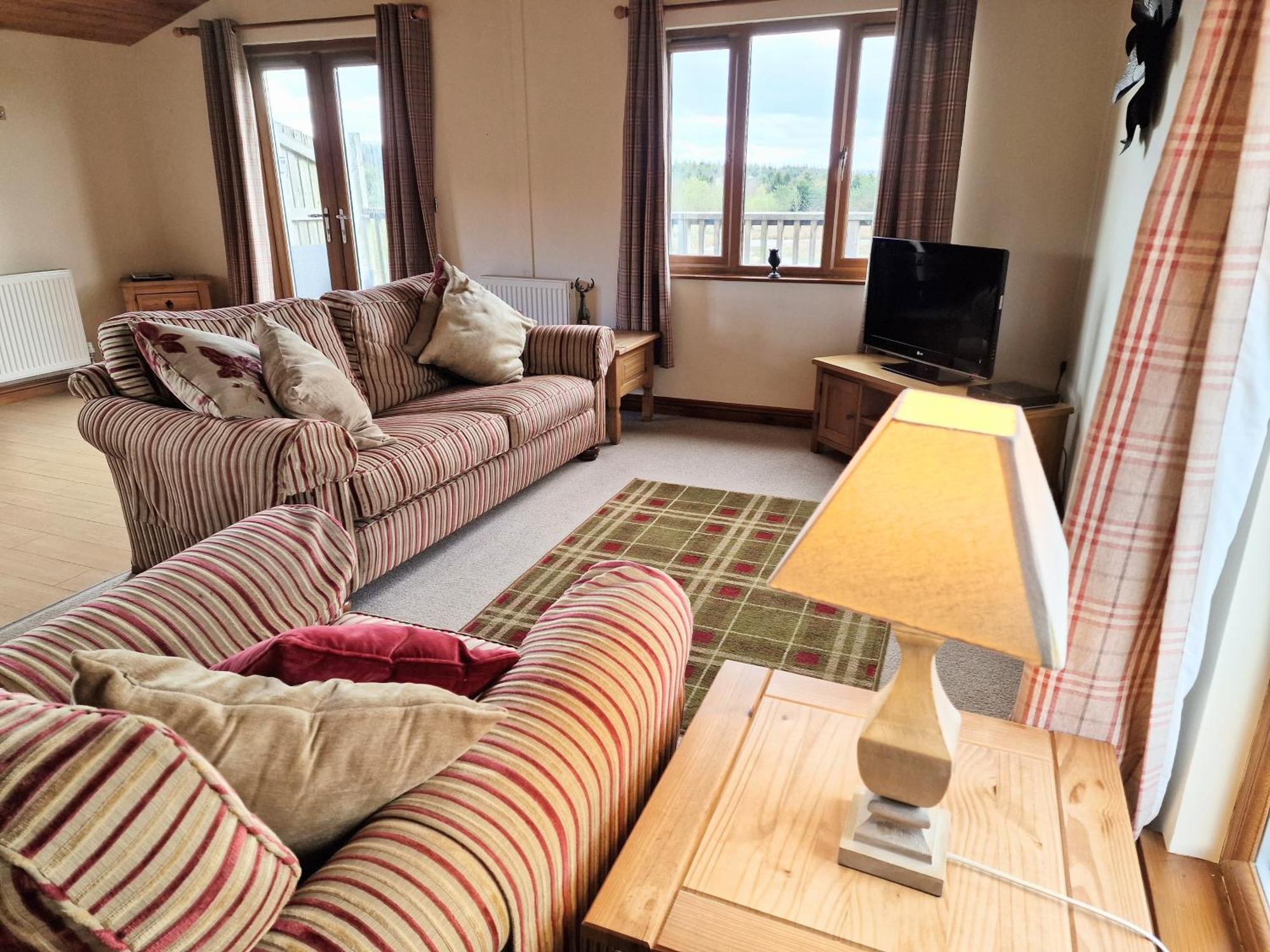 Lomond 5 With Private Hot Tub - Fife - Loch Leven - Lomond Hills - Pet Friendly Villa Kelty Exterior photo