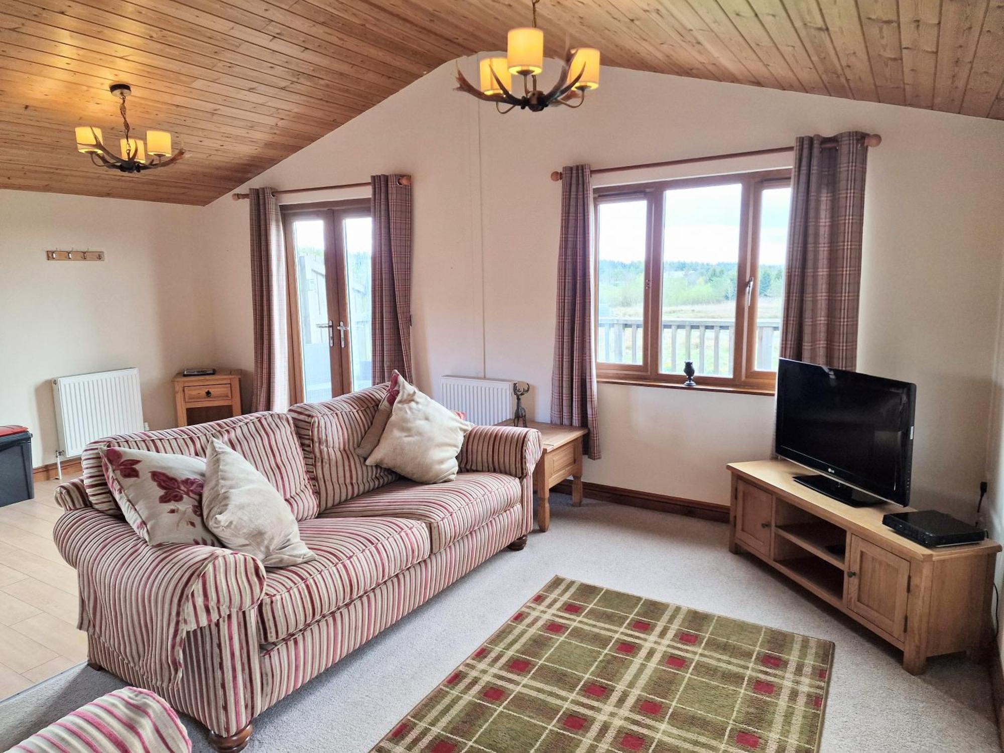 Lomond 5 With Private Hot Tub - Fife - Loch Leven - Lomond Hills - Pet Friendly Villa Kelty Exterior photo