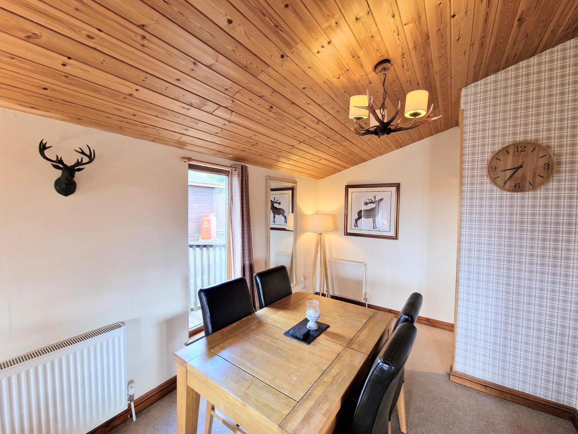 Lomond 5 With Private Hot Tub - Fife - Loch Leven - Lomond Hills - Pet Friendly Villa Kelty Exterior photo