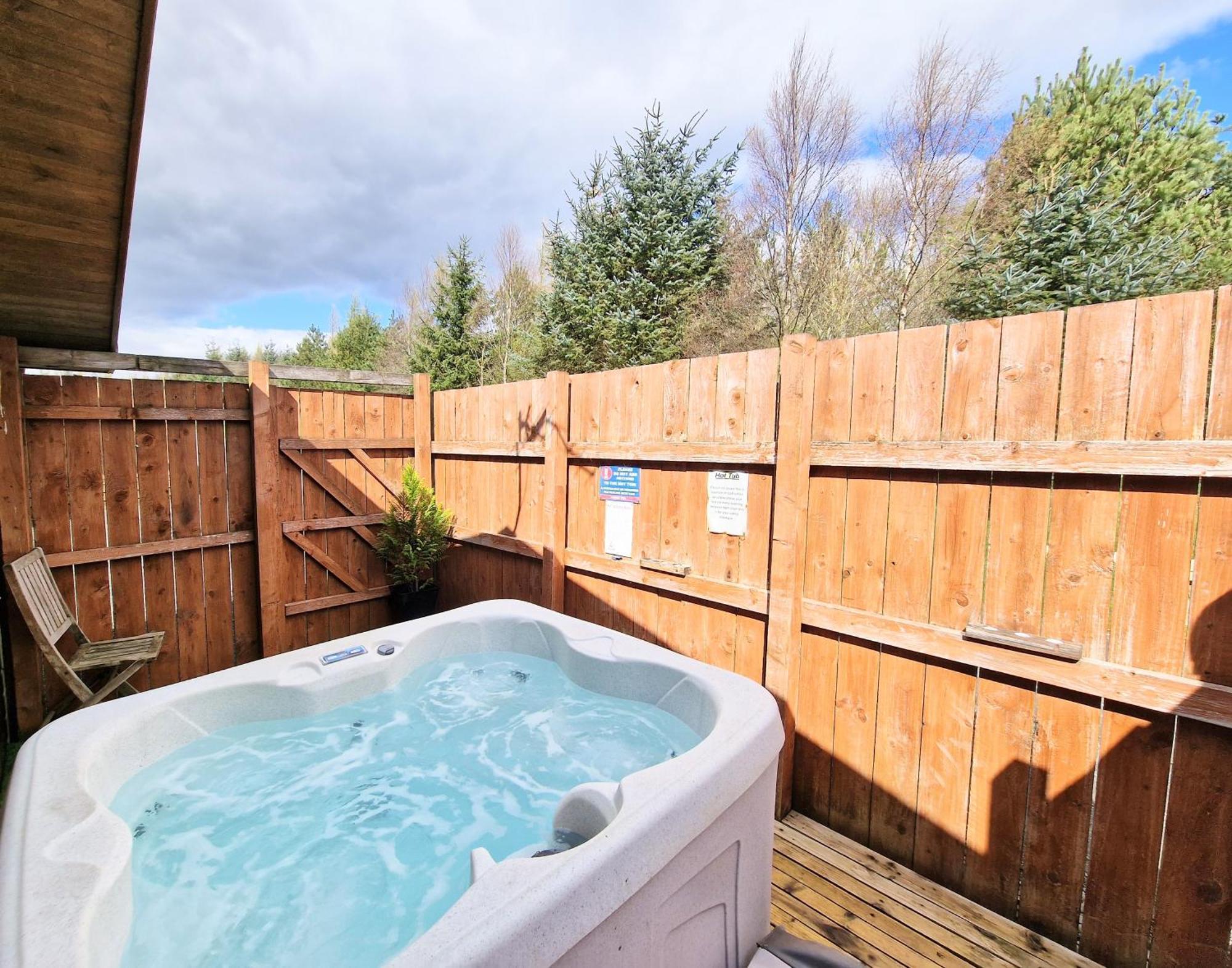 Lomond 5 With Private Hot Tub - Fife - Loch Leven - Lomond Hills - Pet Friendly Villa Kelty Exterior photo