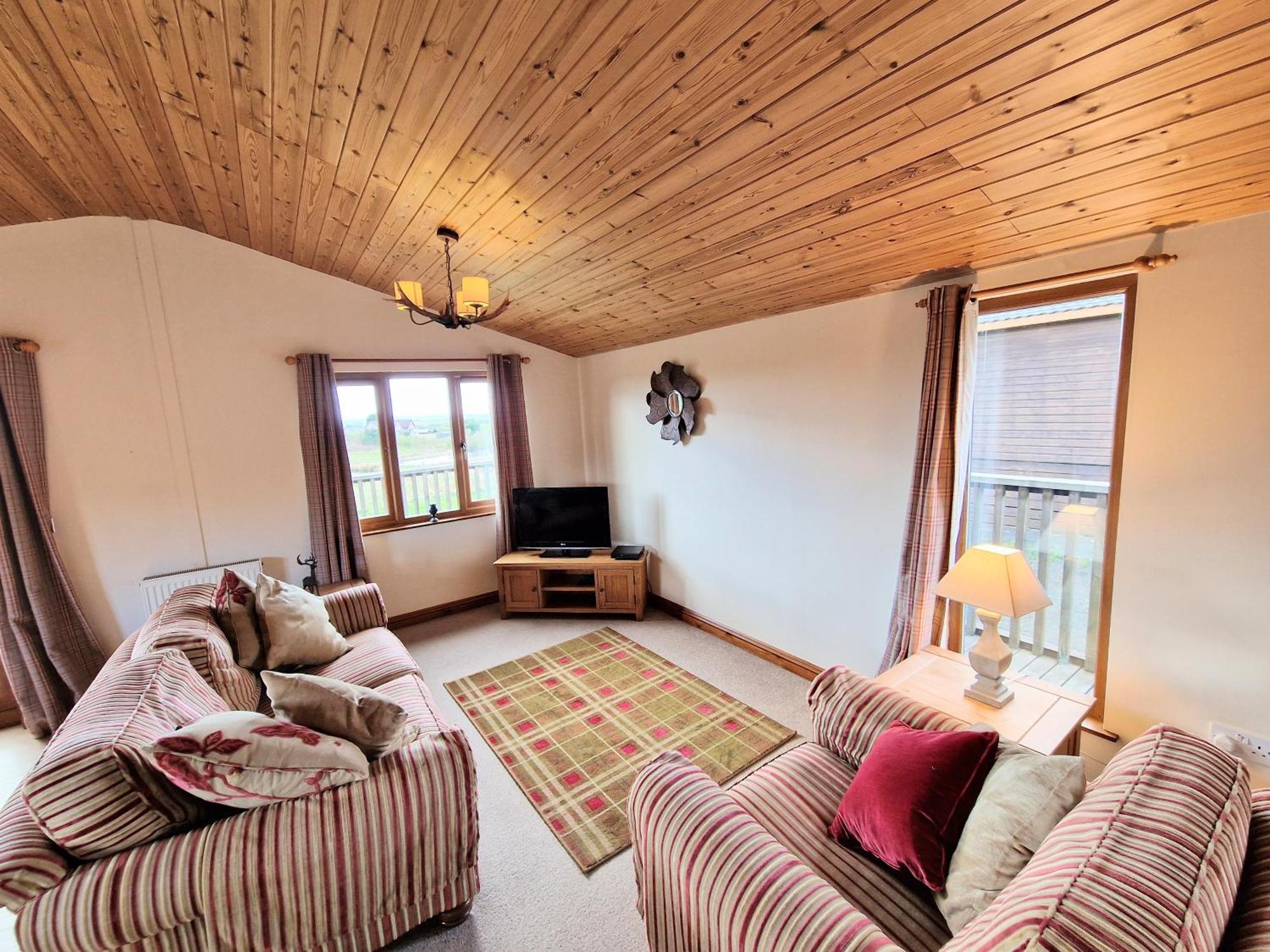 Lomond 5 With Private Hot Tub - Fife - Loch Leven - Lomond Hills - Pet Friendly Villa Kelty Exterior photo